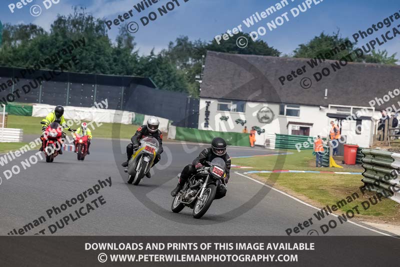 Vintage motorcycle club;eventdigitalimages;mallory park;mallory park trackday photographs;no limits trackdays;peter wileman photography;trackday digital images;trackday photos;vmcc festival 1000 bikes photographs